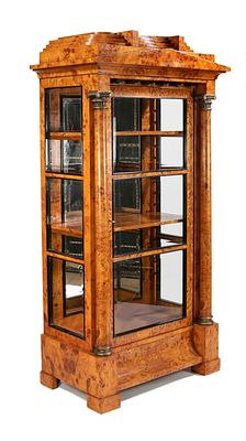 Vitrine im Biedermeier-Stil, Ende 20. Jh., Vogelaugenahornwurzelfurnier, 1-türiger Korpus 