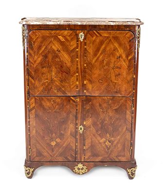 Französischer Standsekretär, 18. Jh., Nussbaum und andere Edelhölzer furniert und allseitig 
