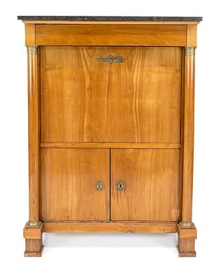 Biedermeier-Standsekretär, Frankreich Anf. 19. Jh., Kirschbaum, gerader Korpus mit zwei Türen 