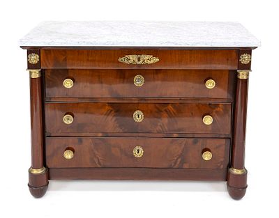 Klassizistische Kommode, Frankreich um 1800, Mahagoni, gerade Korpus mit vier Schubladen 