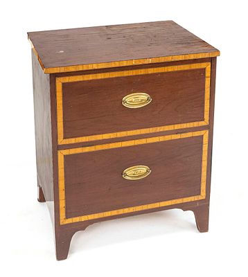 Englische Kommode/Truhe, 20. Jh., Mahagoni, gerader Korpus mit Klappdeckel, Furnierschäden, 79 