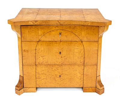 Biedermeier-Kommode, Anf. 19. Jh., Birke, gerader Korpus mit drei Schubladen, 83 x 100 x 57 cm