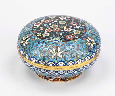 Cloisonné lidded box, China, 19th century (Qing), bulbous body. Decorated all around with lotus 