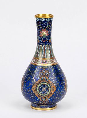 Cloisonné vase, China, circa 1900 (late Qing). Diamond-shaped medallions and tendrils against a 