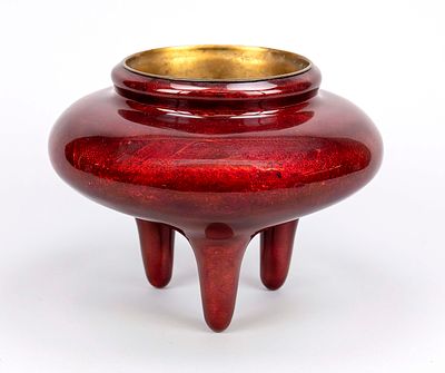 Large Ginbari cloisonné tripod koro, Japan, circa 1900 (Meiji). Bulbous body on three feet. 