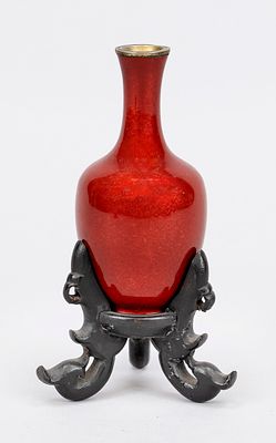 Small monochrome cloisonné vase, Japan, around 1900 (Meiji period), silver/silver-plated, red 
