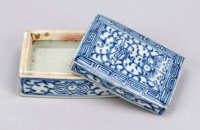 Blue and white lidded box, China, 19th century (Qing). Rectangular body with stylized lotus 