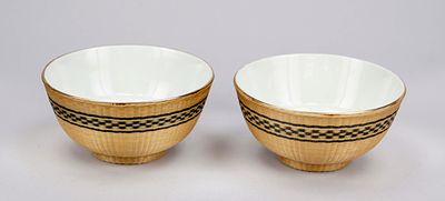 Pair of rice bowls, China or Japan, 20th century, porcelain with gilt-decorated rim, outer wall 