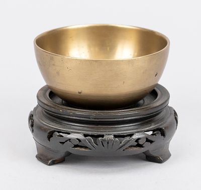 Small bowl, China?, exact age uncertain, bronze. H. 3.5/D. 7.5 cm. On an openwork wooden stand