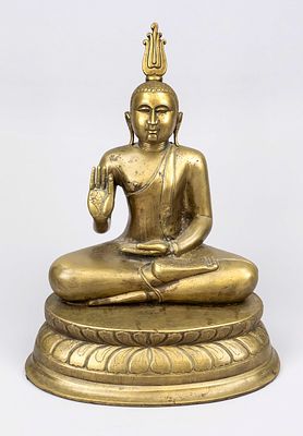 Large Amoghasiddhi Buddha from Kandy (Sri Lanka), 19th/20th century, bronze. Seated in 