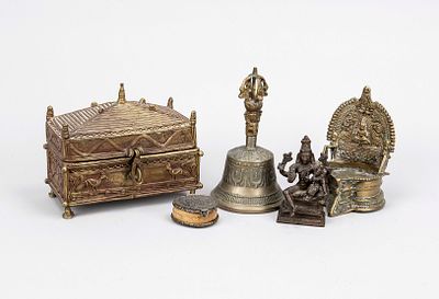 Set of 5 metal works (including bronze), India, 19th/20th century, 1 x oil lamp, 1 x hinged lid 