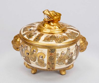 Satsuma lidded box, Japan, 1st half of the 20th century (Meiji/Taisho). Round, slightly bulbous 