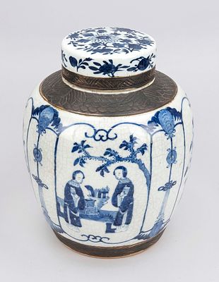 Large blue and white lidded pot, China, second half of the 19th century, cobalt blue decoration 