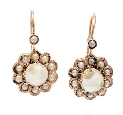 Flower earrings circa 1900 RG 750/000 unstamped, tested, with 2 round mother-of-pearl discs 6.5 
