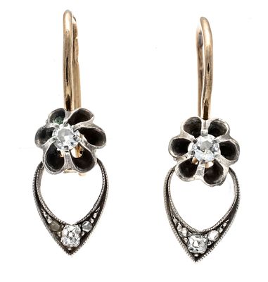 Floral old-cut diamond earrings Russia circa 1920 RG/WG 583/000 with 4 old-cut diamonds, total 