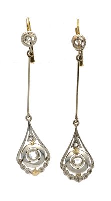 Diamond earrings GG/WG 750/000 unmarked, tested, with 4 rose-cut diamonds and 2 diamond chips 