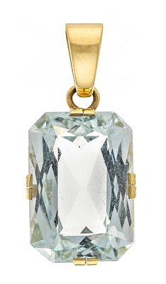 Aquamarine pendant GG 585/000 with one scissor-cut faceted aquamarine 19.2 x 13.4 mm pale blue 
