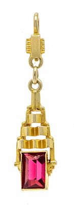 Pendant circa 1920 GG 585/000 unmarked, tested, with a baguette-shaped faceted red gemstone, L. 