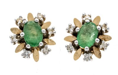 Emerald and diamond stud earrings GG/WG 585/000 with 2 oval faceted emeralds 6.0 x 4.0 mm 
