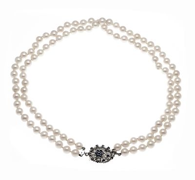 Two-row Akoya pearl necklace with plug clasp WG 585/000 set with 19 round faceted sapphires 
