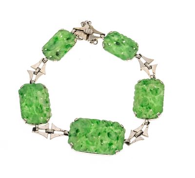 Jade bracelet, silver, unmarked, tested, with 5 finely cut jade elements 23.6 - 15.8 mm, with 