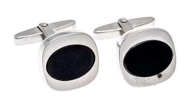 Onyx cufflinks, 835/000 silver with 2 oval onyx plates, 14.3 x 10.0 mm, L. 16.5 mm, 11.0 g