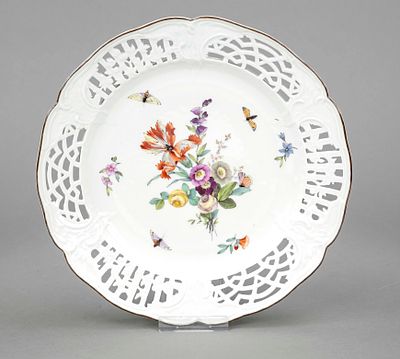 Dessert plate, KPM Berlin, circa 1780-1800, 1st choice, antique zigzag shape with openwork 