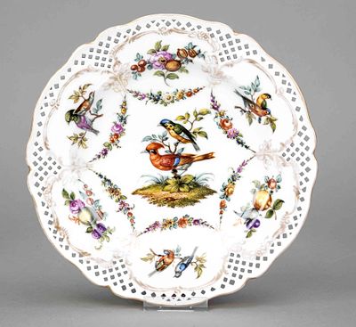 Cabinet plate, KPM Berlin, 19th century, Englich Glatt shape with openwork rim, polychrome 