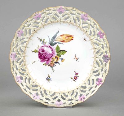 Decorative plate, KPM Berlin, 19th century, 2nd choice, openwork border with arches and bows 