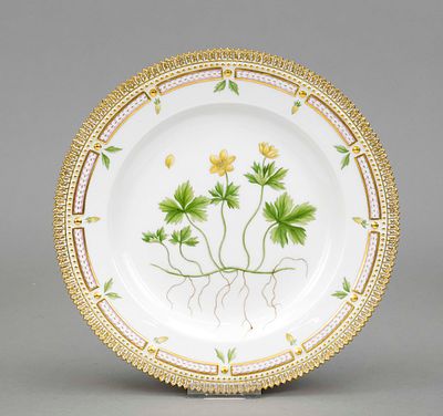 Plate, Royal Copenhagen, marked 1965, first choice, from the famous Flora Danica service 