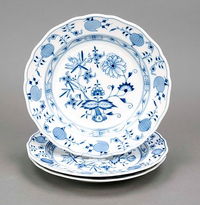 Three dinner plates, Meissen, 2nd half of the 20th century, 1st and 2nd choice, form Neuer 