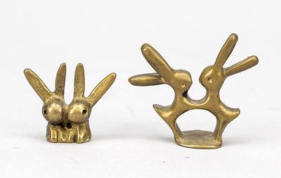 Two small pairs of rabbits after Walter Bosse, brass, unmarked, H. up to 4.8 cm