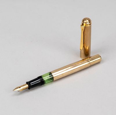 Pelikan 700 Gold 585 fountain pen, 1950s. Gold 585 body. Cap marked ''G&uuml;nther Wagner Pelikan 