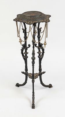 Small iron table or palm tree pedestal, 19th century, blackened iron. Round tabletop with 