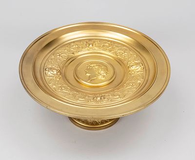 Grand Tour Tazza footed bowl based on an antique model, 19th century, gilt bronze. Bowl with 