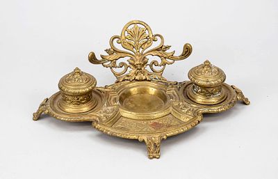 Ink set, late 19th century, brass/bronze. Curved tray on acanthus leaf feet, 2 inkwells with 