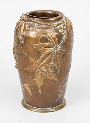 Art Nouveau table vase, France, circa 1900, bronze. Wall with chestnut leaves in half relief. 
