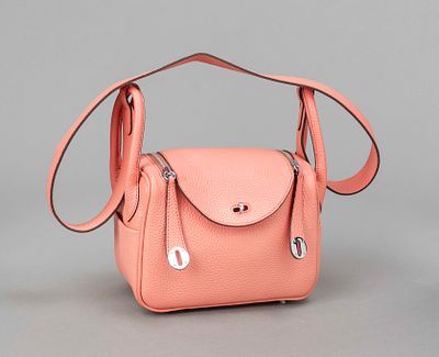 Small shoulder bag in Lindy Bag style, salmon-colored coarse-grained leather with dark 