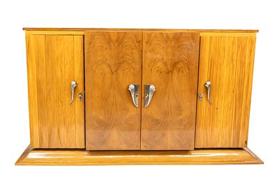 Art Deco sideboard, circa 1920, light and dark walnut, body with protruding base and four doors 