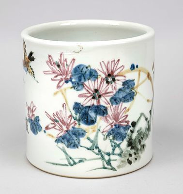 Large bitong, China, 20th century, polychrome decoration around the rim with blooming flowers 