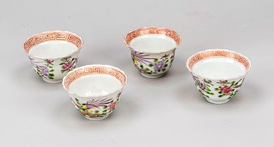 4 famille rose cups, China 19th/20th century, all with surrounding decoration of birds among 