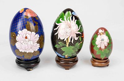 3 cloisonn&eacute; eggs, China, 20th century, different decorations in different color schemes, all 