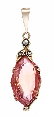 Synthetic Sapphire Pendant GG 585/000 featuring a padparadscha-colored synthetic sapphire 