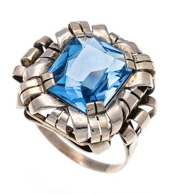 Synthetic spinel ring GG 333/000, unstamped, tested, with a blue synthetic spinel faceted in an 
