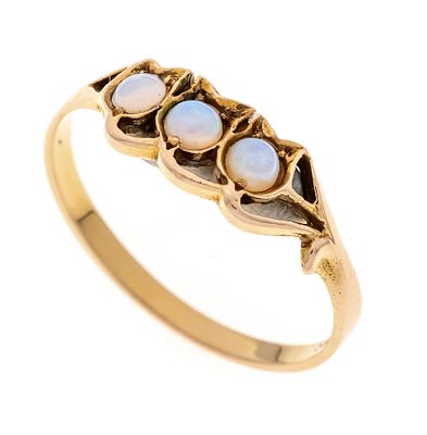 Floral opal ring, circa 1900, RG 585/000, with 3 round opal cabochons, 3 mm, RG 55, 1.5 g