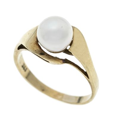 Akoya Pearl Ring GG 333/000 with a cream-white Akoya pearl 7.5 mm, RG 55, 2.6 g