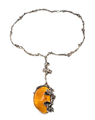 Large Ypsilon Amber Necklace, 925/000 silver with floral decorative elements, featuring a large 