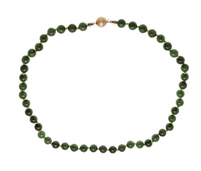 Nephrite necklace with ball clasp GG 585/000, strand of 47 green nephrite beads 8.0–7.7 mm, L. 