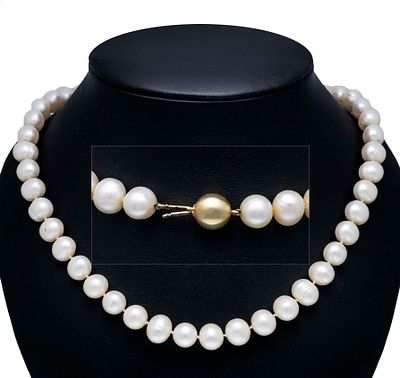 Cultured pearl necklace with ball clasp GG 585/000, strand of cultured pearls 9.8 x 8.8 mm, L. 