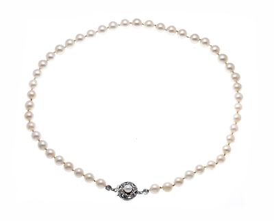 Cultured pearl necklace with a 835/000 silver clasp set with a 5.4 mm cultured pearl, strand of 